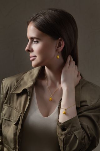 ☀️ Set Sunlite Nude – teplo, světlo a elegance v jednom. Ručně vyráběné perly Lampglas v bohatém zlatavém odstínu působí...