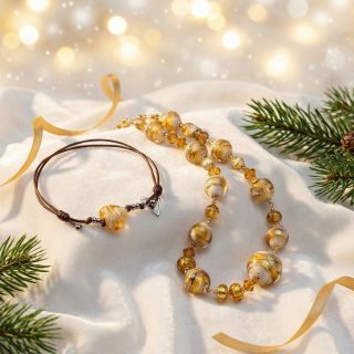 K tomuto náhrdelníku od nás dostanete náramek Honey Heart v hodnotě 1 490 Kč jako dárek. ✨ Medově-zlaté srdce z českého...