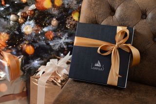 Pokud jste si letos přáli mít pod stromečkem šperk Lampglas, budeme rádi, když tam opravdu bude. ✨ Dar, který mluví sám za...